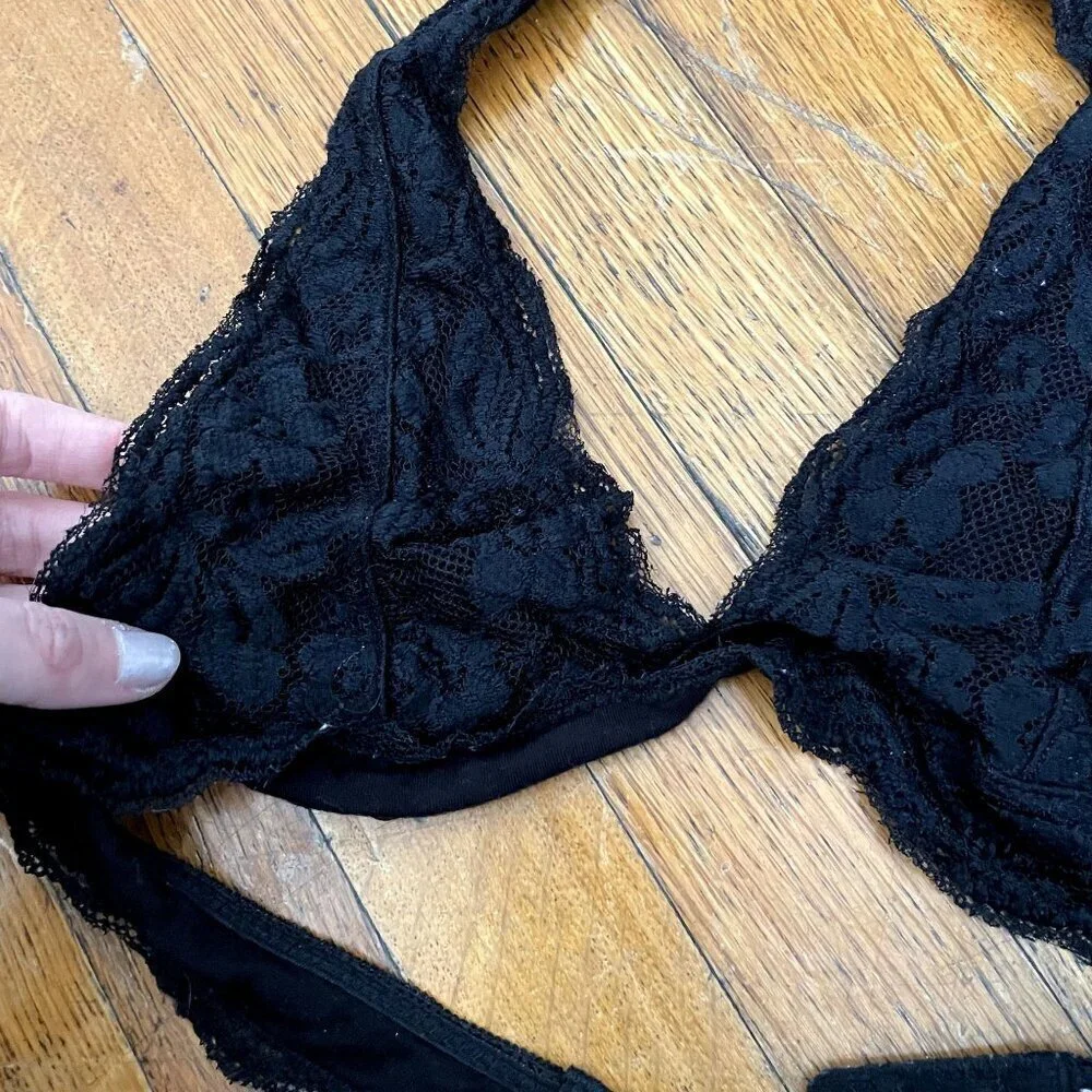 Lacy black bralette halter neckline bra top‎ comfortable delicate women size S